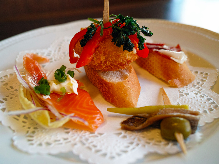 analisis de estilo sandalias con pinchos el toque punk que necesitas esta temporada