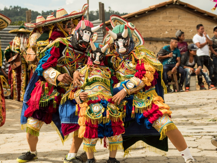 analisis y comparativa disfraces para juegos olimpicos en la danza y el baile