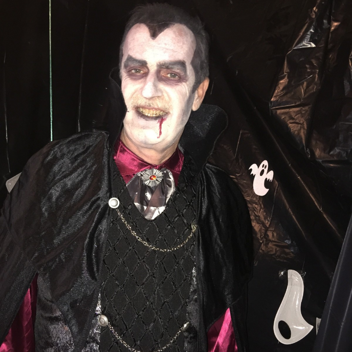 capa de vampiro infantil para disfrutar en halloween y fiestas de disfraces