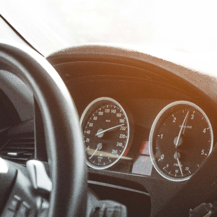 como limpiar el volante del coche guia paso a paso para un acabado impecable