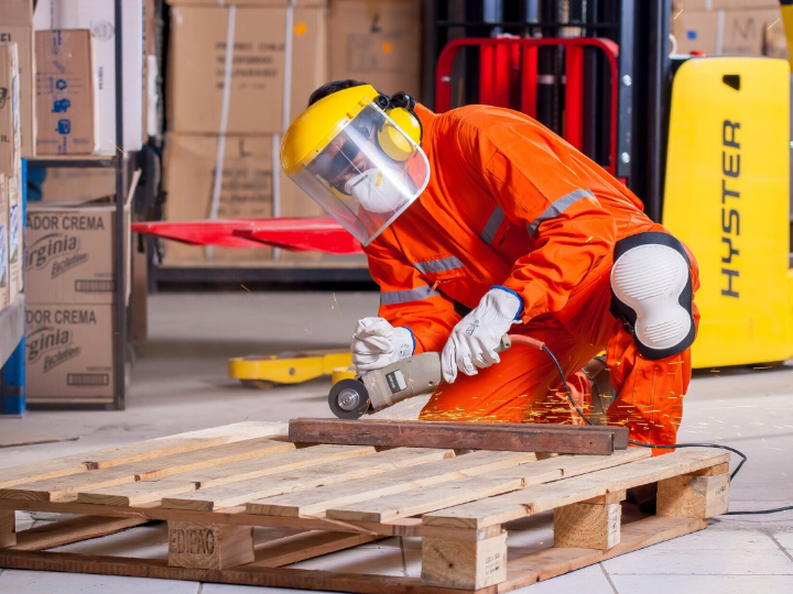 cuantos chalecos es obligatorio llevar en el coche guia actualizada 2023