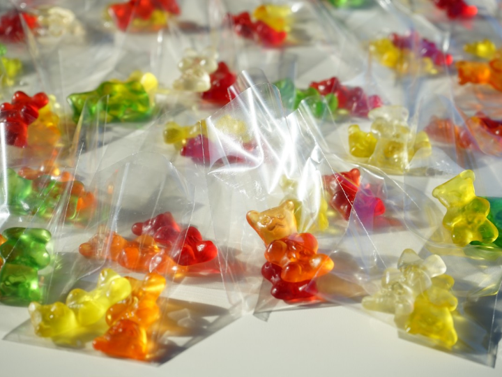 deliciosos caramelos de coca un analisis positivo de este dulce internacional