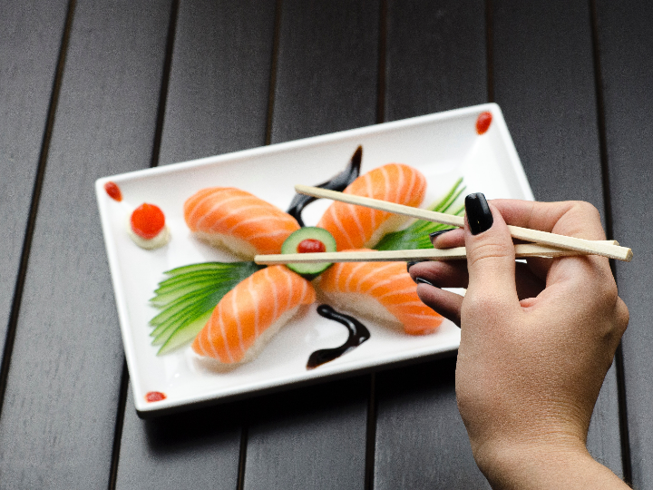 descubriendo el delicioso menu de sushi de tokyo en huelva analisis positivo