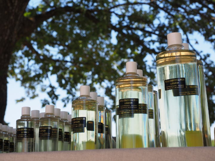 perfumes con amberwood para hombre