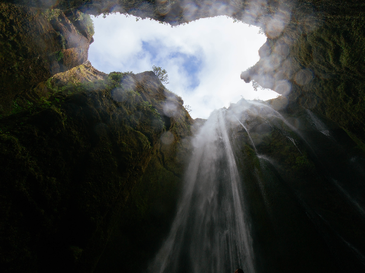 quesos con agujeros una caracteristica peculiar y deliciosa